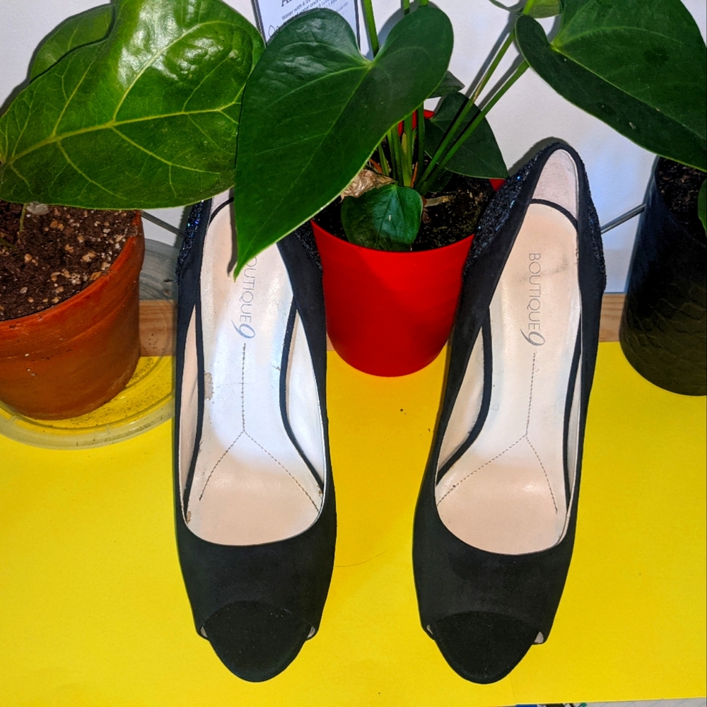 Boutique 9 - 8.5 Black Suede Pump Glitter heel